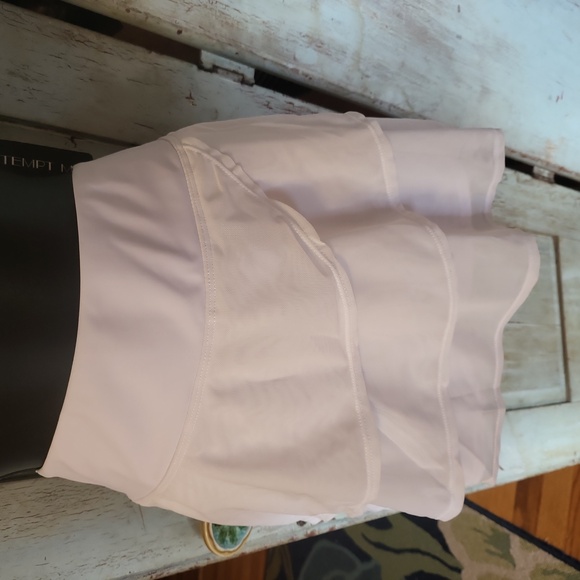 WHITE 2 PIECE BATHING SUIT. - Picture 3 of 10